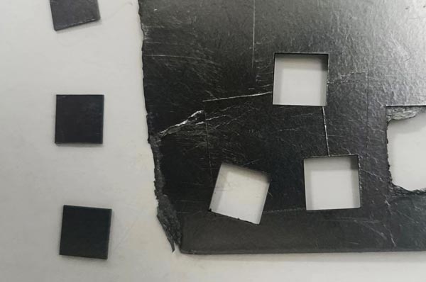 石墨片用什么切割呢？精密激光切割機(jī)！