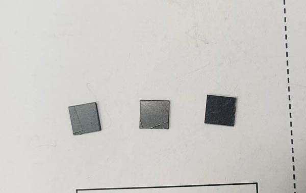 石墨片用什么切割呢？精密激光切割機(jī)！(圖1)