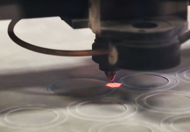 對比傳統模切機，激光模切機所具備的優(yōu)勢！(圖1)